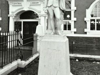 Photo by shakespearesmonkey (https://creativecommons.org/licenses/by/2.0/deed.en). No changes made.